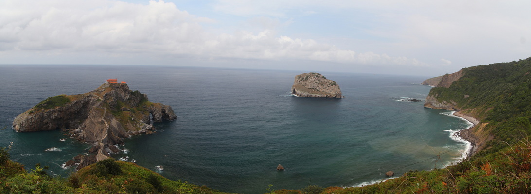 15.08.2026 16:59:06: Kantábrie 2026 - Gaztelugatxe (Dračí kámen) (Vláďa)