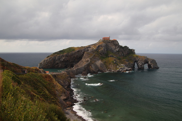 15.08.2026 17:09:39: Kantábrie 2026 - Gaztelugatxe (Dračí kámen) (Vláďa)