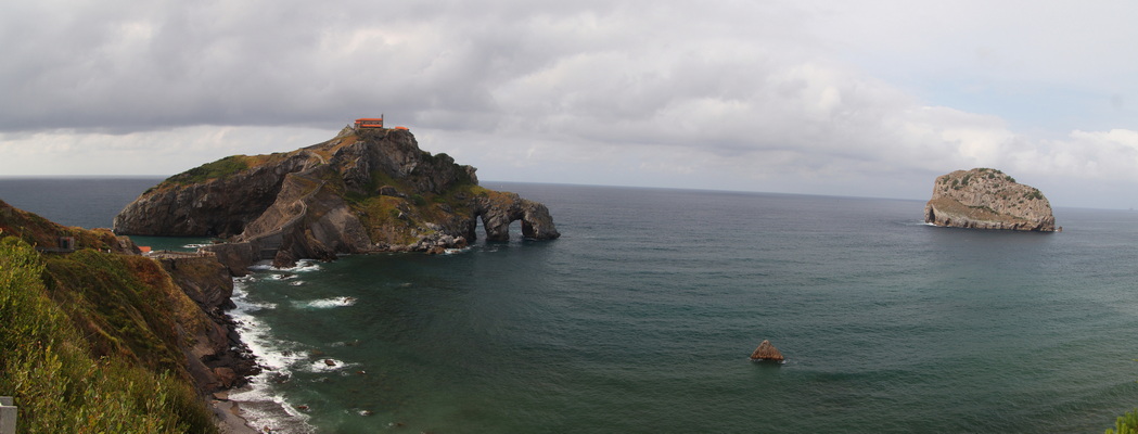 15.08.2026 17:10:02: Kantábrie 2026 - Gaztelugatxe (Dračí kámen) (Vláďa)