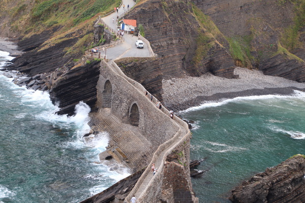 15.08.2026 17:26:22: Kantábrie 2026 - Gaztelugatxe (Dračí kámen) (Vláďa)
