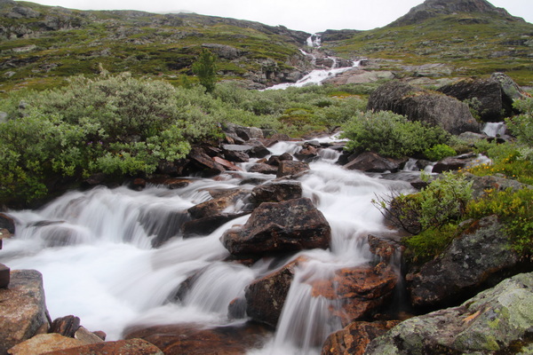 9. 8. 2022 10:27:45: Norsko 2022 - Cesta od jezera Lonavatnet k vodopádu Sotefossen (Vláďa)