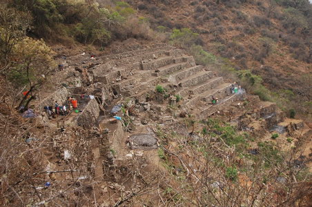 16. 9. 2007 15:51:35: Peru 2007 - čištění incké památky (Králík)