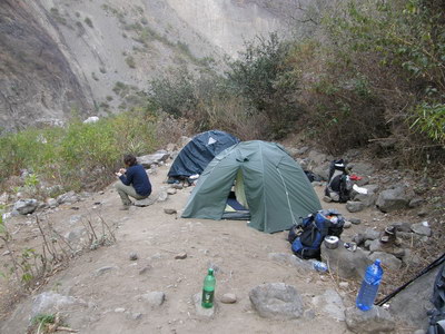 17. 9. 2007 7:13:27: Peru 2007 - 4. den treku - tábořiště (Bobek)