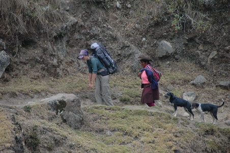 19. 9. 2007 9:10:54: Peru 2007 - 6. den treku - cesta údolím od Yanami (Králík)