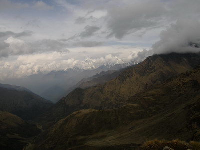 19. 9. 2007 15:37:02: Peru 2007 - 6. den treku - výhled ze sedla 4666 m.n.m. (Salcantay) (Bobek)