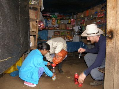 20. 9. 2007 9:18:19: Peru 2007 - 7. den treku - Totora - obchod (Bobek)