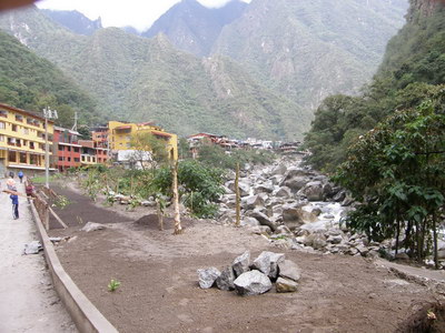 21. 9. 2007 16:01:04: Peru 2007 - 8. den treku - Aquas Calientes (Bobek)