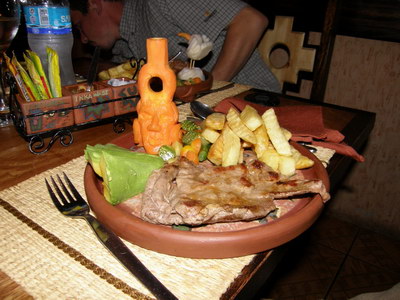 21. 9. 2007 19:38:38: Peru 2007 - 8. den treku - večeře v Aquas Calientes (Bobek)