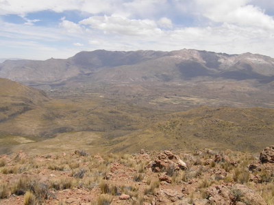 26. 9. 2007 12:17:46: Peru 2007 - cesta na Cerro Puca Mauras - výhledy z vrcholku (Bobek)