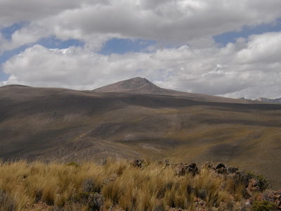 26. 9. 2007 12:18:21: Peru 2007 - cesta na Cerro Puca Mauras - výhledy z vrcholku (Bobek)