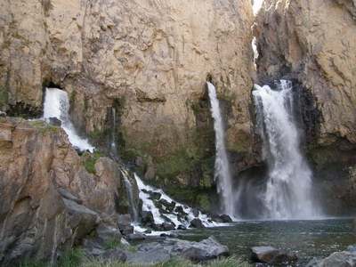 27. 9. 2007 13:27:14: Peru 2007 - kaňon na Rio Andagua - vodopád pod kaňonem