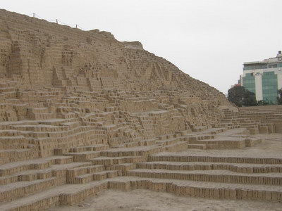 30. 9. 2007 9:46:57: Peru 2007 - Lima - Huaca Puellana (pyramidová stavba z vepřovic)
