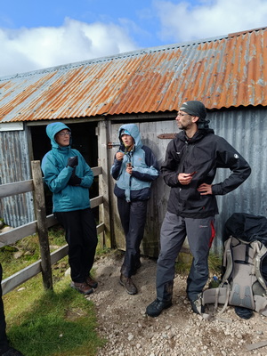 23.08.2024 11:33:44: Skotsko 2024 - Cesta od Loch Muick ke Glenbeg Burn, Allan's Hut (Géďa)