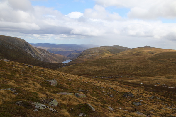 23.08.2024 14:12:33: Skotsko 2024 - Cesta od Loch Muick ke Glenbeg Burn (Vláďa)