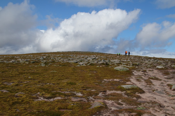 23.08.2024 14:16:40: Skotsko 2024 - Cesta od Loch Muick ke Glenbeg Burn, Carn an t-Sagairt Mor (Vláďa)