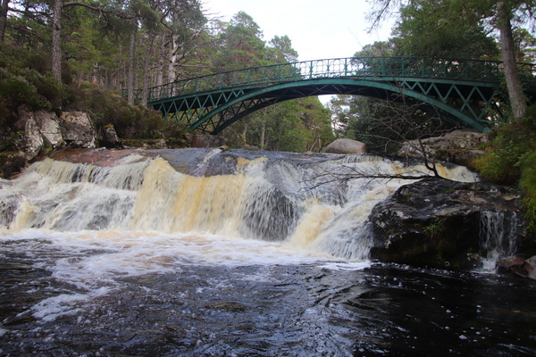 23.08.2024 16:40:50: Skotsko 2024 - Cesta od Loch Muick ke Glenbeg Burn, Falls of Garbh Allt (Vláďa)